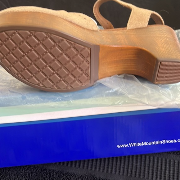 Brand new clogs - Picture 3 of 3